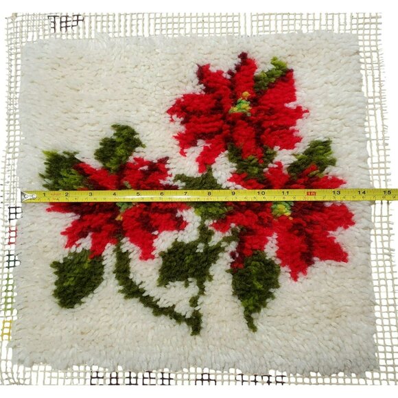 Red Poinsettia Latch Hook Christmas Flowers Holiday Pillow Rug Wall Decor 14" - Picture 3 of 6